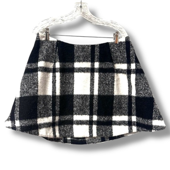 ASOS Flippy Check Mini Skirt White Black Plaid Women’s Size 12 Academia Preppy - Picture 3 of 16